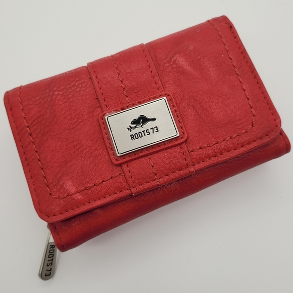 Roots Handbags - ROOTS | leather fold & zip wallet